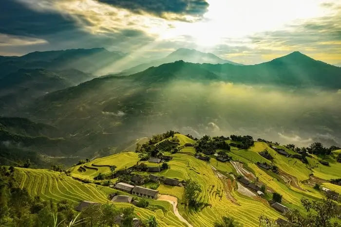 Khám Phá Bản Phùng Hà Giang: Vẻ Đẹp Hoang Sơ Giữa Mùa Vàng Hoàng Su Phì